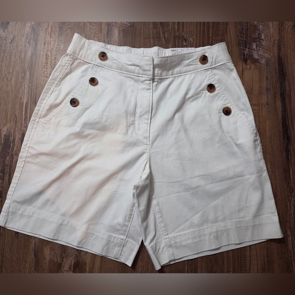 Croft & Barrow White Mid Rise Button Front Shorts Size 6 NWT